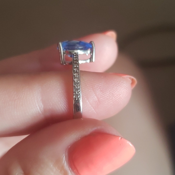 Ring with purple centre stone - Picture 3 of 3